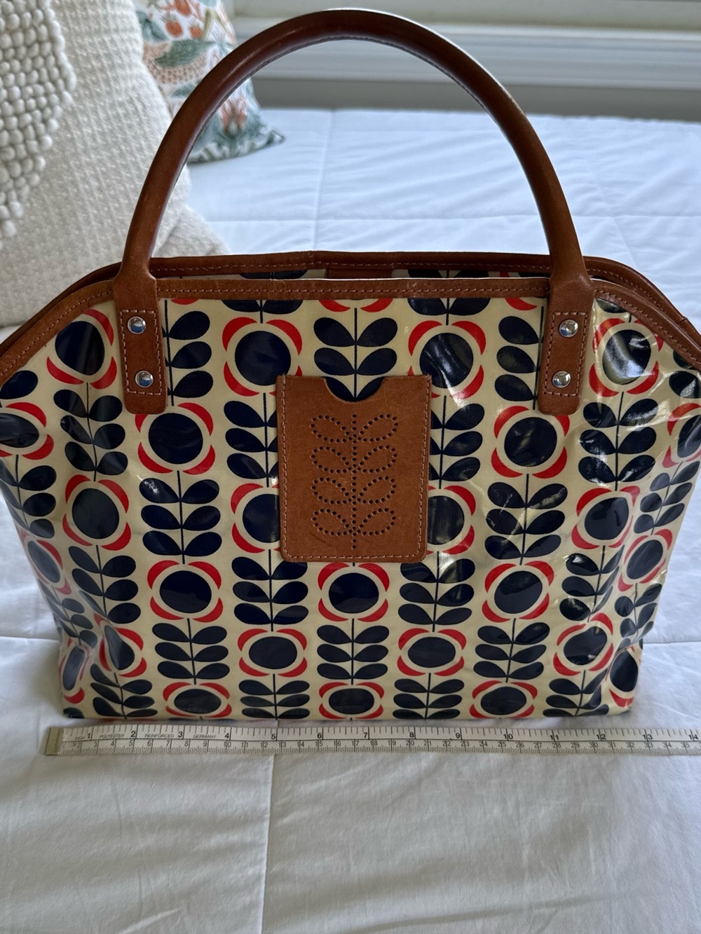 Orla Kiely Classic Flower and Stem Pattern Bag - Picture 6 of 16
